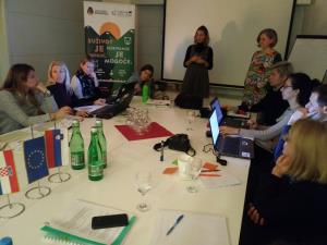 Pinija Poljaković WWF Adrija in vodilna projekta Aleksandra Majić Skrbinšek